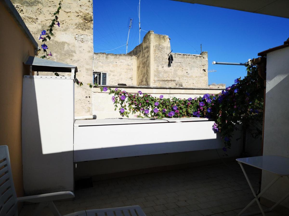 La Torretta Di Gigi - Soggiorno In Torre Medievale Bisceglie Extérieur photo